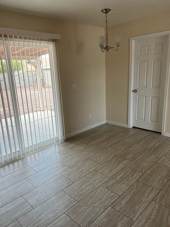 Building Photo - Peoria 2 bed/2 bath house
