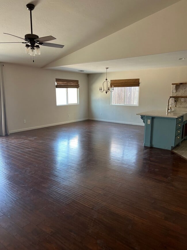Building Photo - Beautiful  4-bedroom, 2-bathroom home in Fresno with Solar