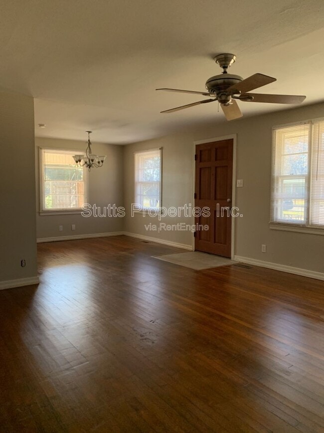 Foto del edificio - 106 Hackett Ct