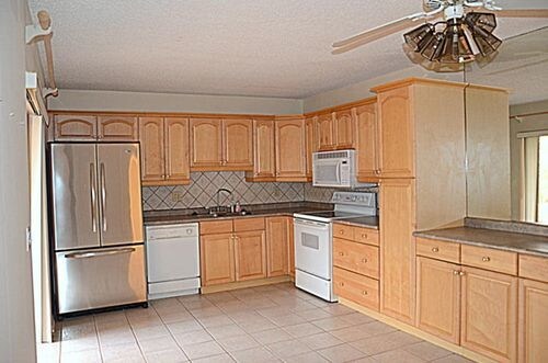Building Photo - 4700 Suburban Pines Dr