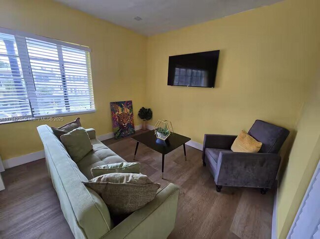 Foto del edificio - 843-845 NW 3rd St