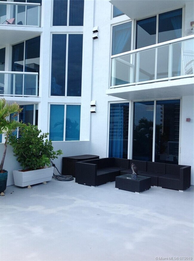 Building Photo - 6515 Collins Ave