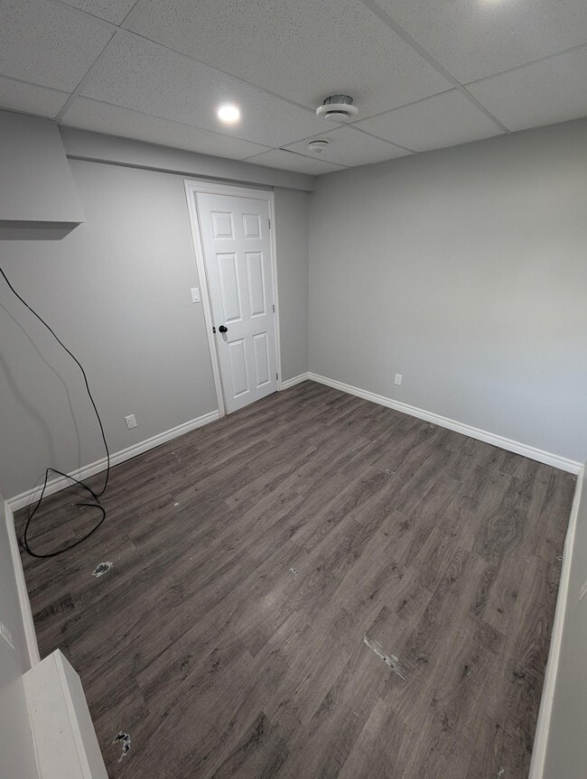 Building Photo - 2 Bedroom Basement Unit Available – All Ut...