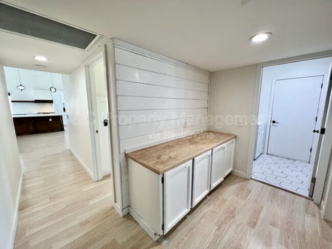 Building Photo - 1125 Burlingame Ave