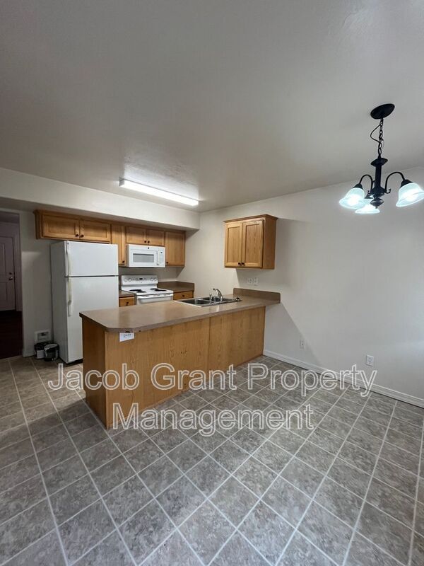 Foto del edificio - 1580 N Stevens Ave