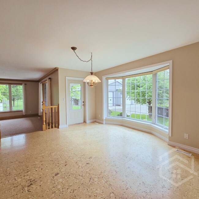 Photo du bâtiment - Large Country Listing in Norwich!!