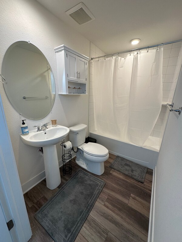 Foto del edificio - 5058 Ward Rd