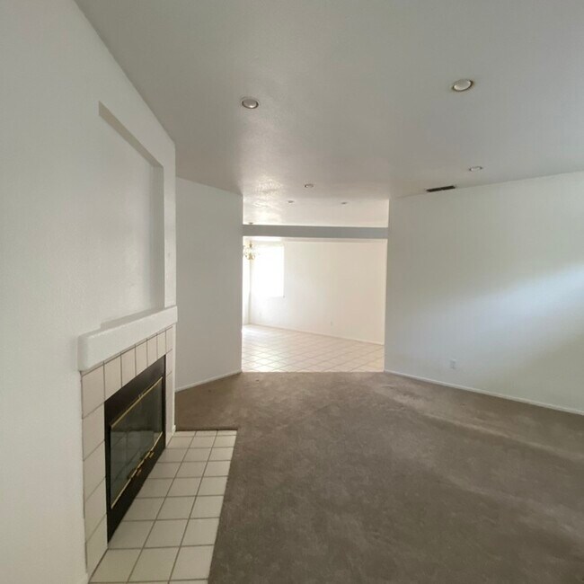 Building Photo - 3bd/2ba home for rent in Sacramento!