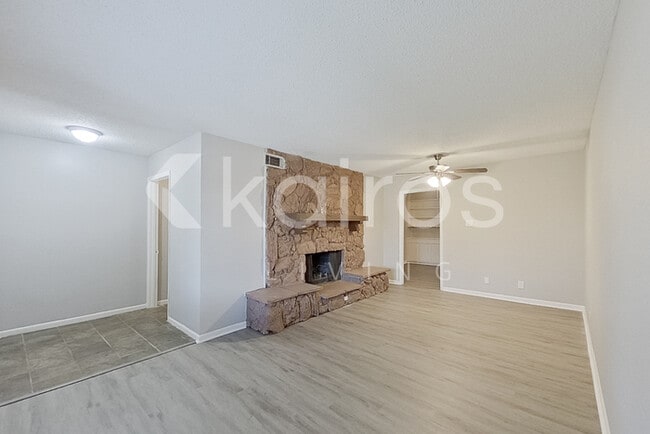 Building Photo - 738 Willowood Ln