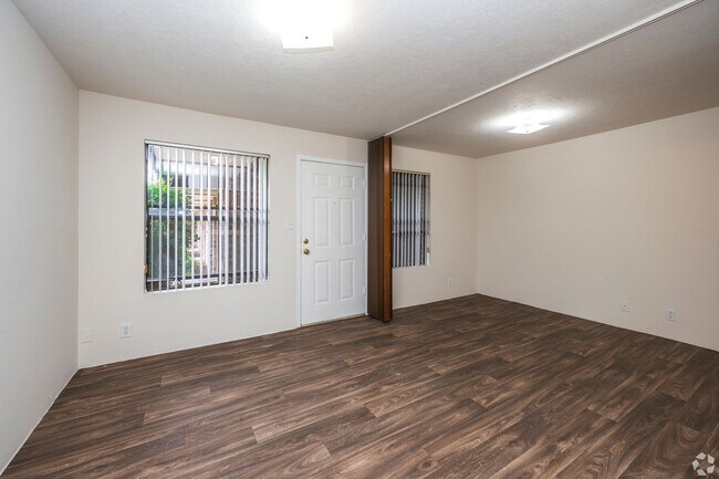 Interior Photo - FREE UTILITIES!! GREAT VIBES!!