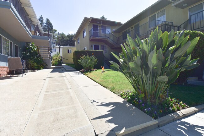Building Photo - 1570 N Verdugo Rd