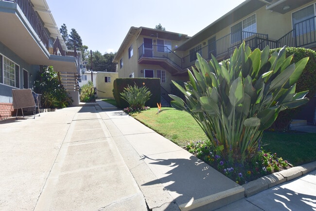 Building Photo - 1570 N Verdugo Rd