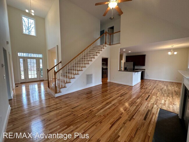 Building Photo - 4 br, 2.5 bath House - 102 Lake Pointe Court
