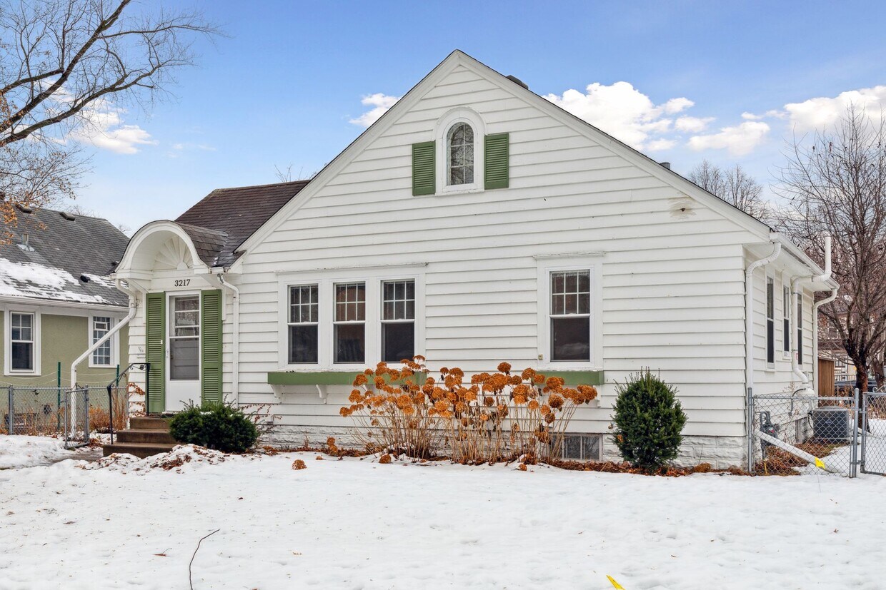 Primary Photo - 3217 Weenonah Pl