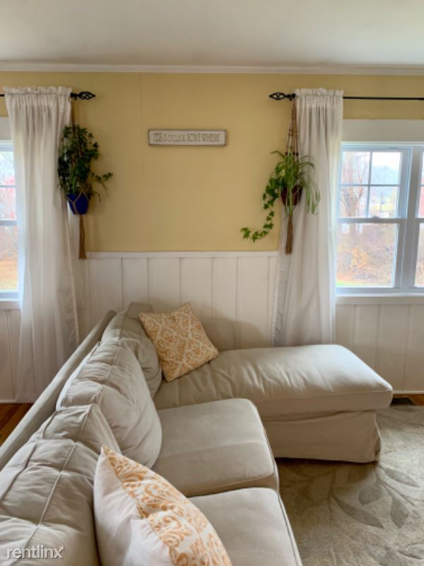 Building Photo - 3 br, 1 bath House - 9 Lakeview Dr