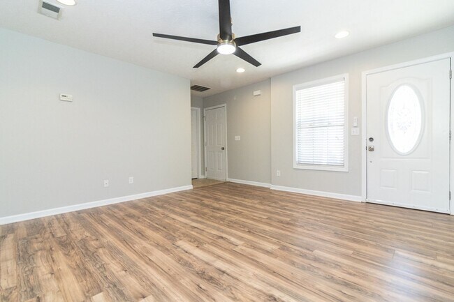 Foto del edificio - 134 Twin Lakes Dr