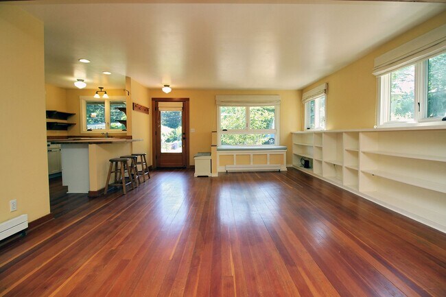 Building Photo - Beautifully Remodeled 2 Bedroom Collins Vi...