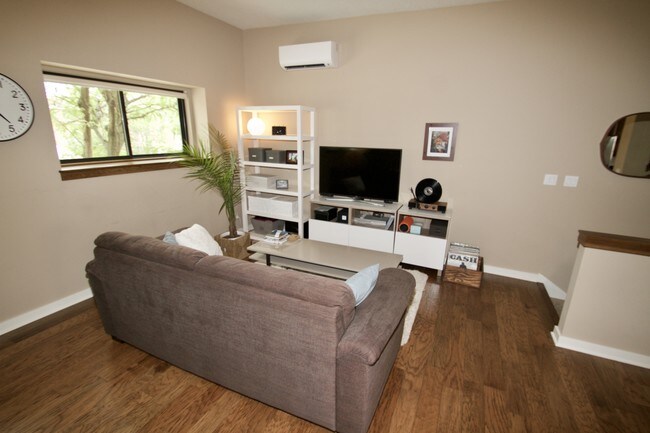 Living room - 313 5th St