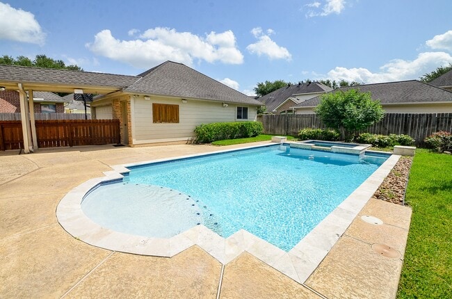 Foto del edificio - 5615 Bent Arbor Ln