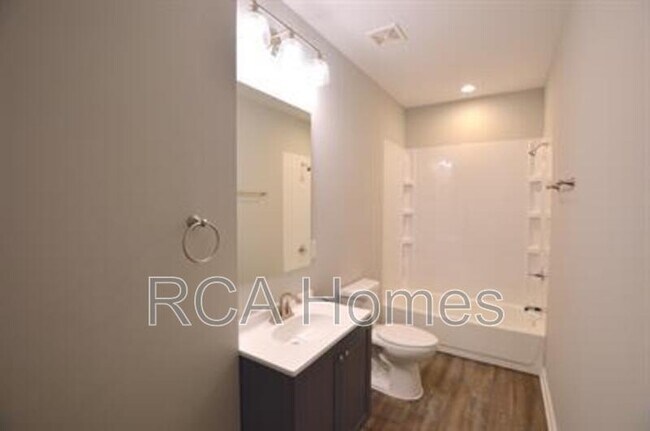 Foto del edificio - 3501 N Illinois St