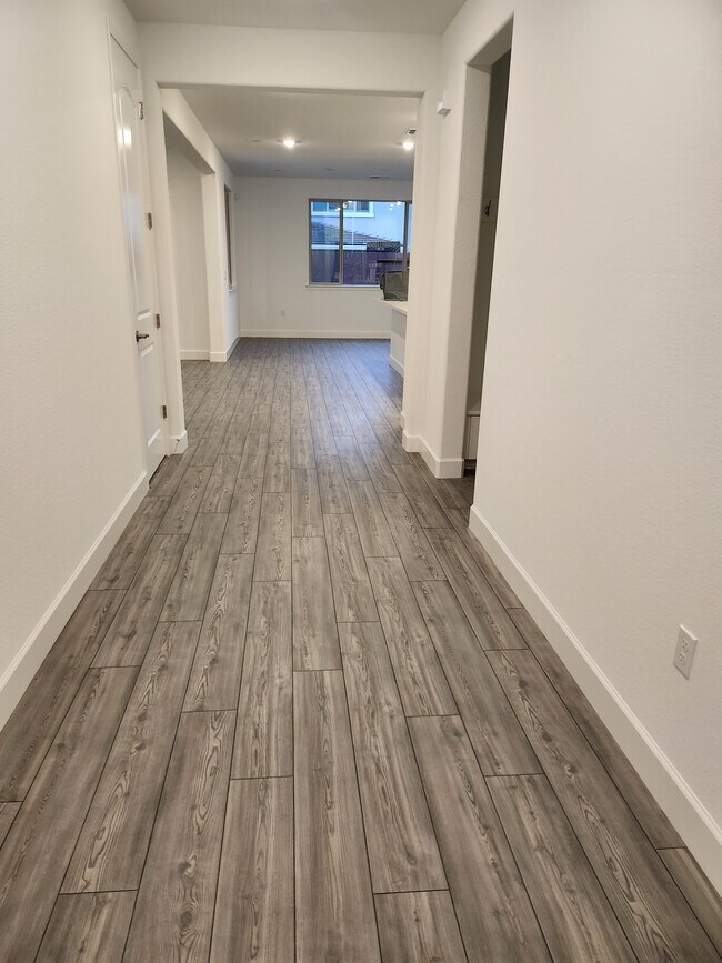 Entrance - 1041 Mambo Way