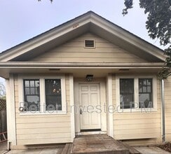 Building Photo - 2065 Hoen Ave