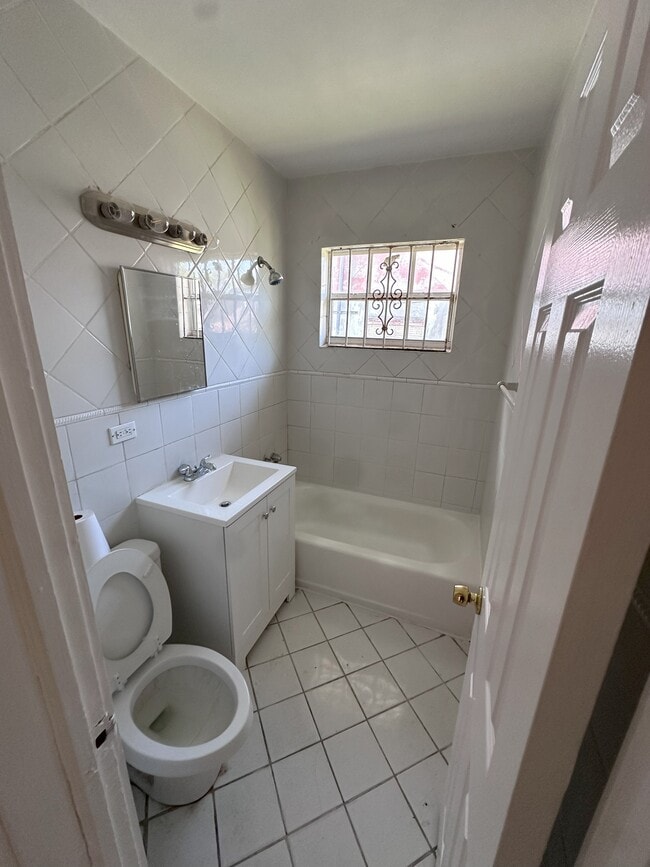 Building Photo - 1222 NW 53rd St