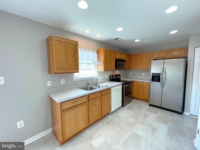 Building Photo - 813 Yardley Dr