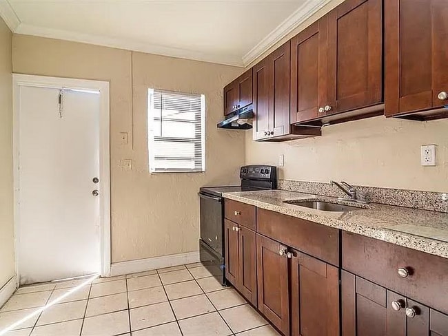 Foto del edificio - 705 NW 14th Terrace