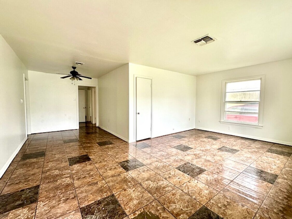 Foto del edificio - 3708 Frederick Ave