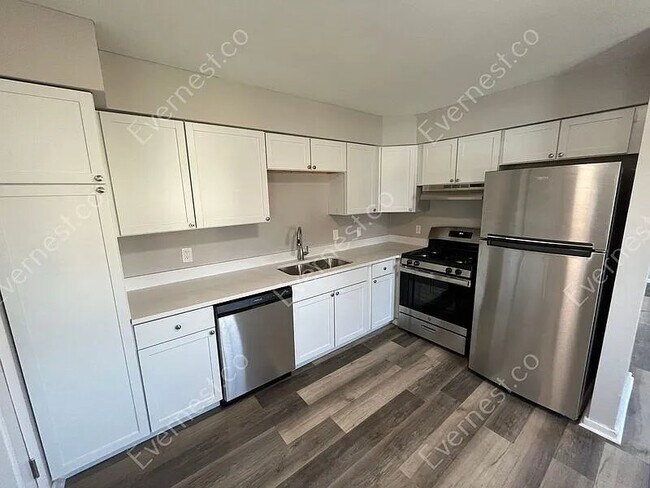 Foto del edificio - 3629 Waldorf Dr