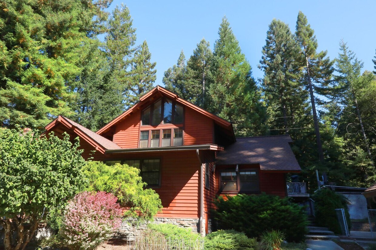 Foto principal - Spacious 3/2.5 Custom Home in Kneeland