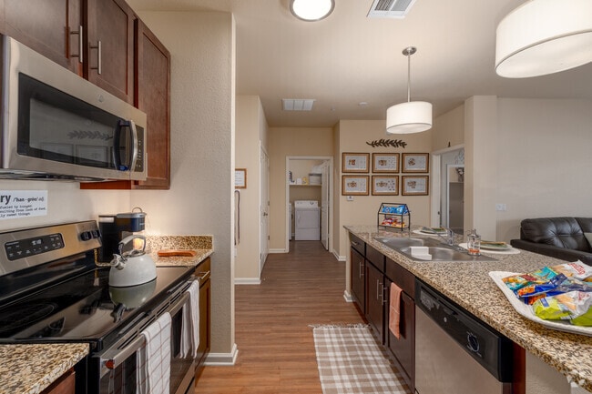 2BR, 2BA - 872SF - Kitchen - Junction at Ironhorse