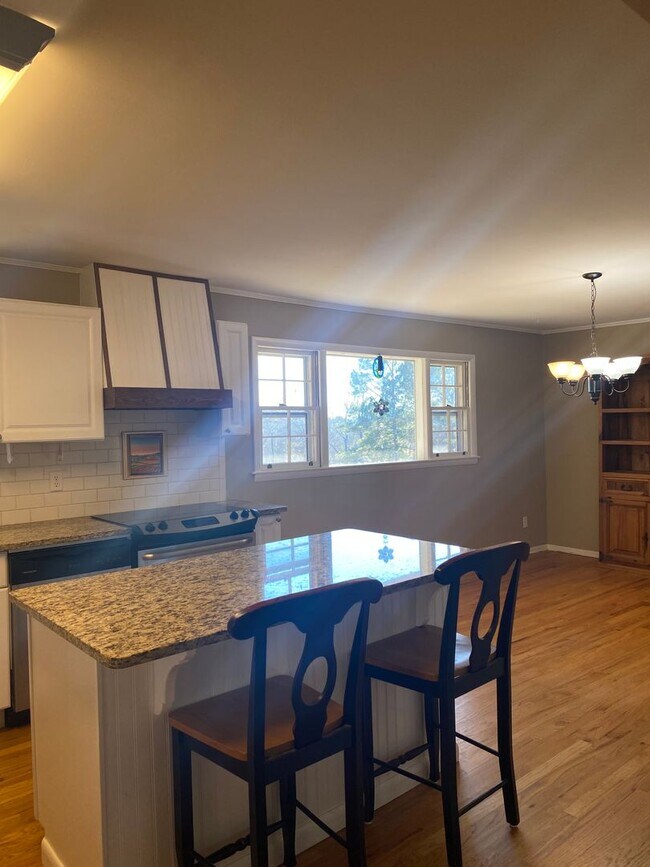 Building Photo - Beautiful home in Forest Heights!