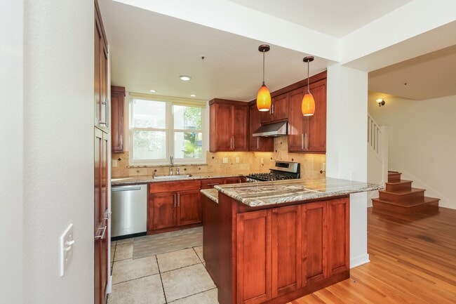 Building Photo - FOR RENT – 3 bed 2 bath Coastal Living in Santa Cruz