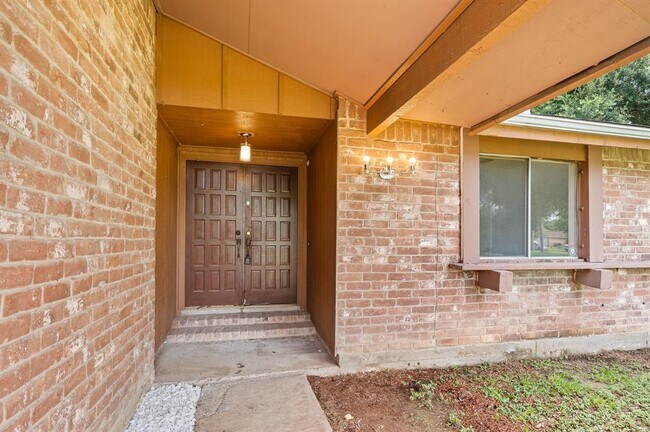 Foto del edificio - 13910 New Village Ln