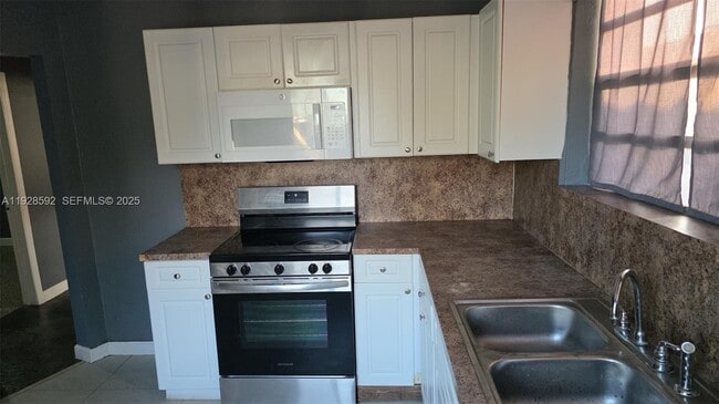 Foto del edificio - 3300 NW 23rd Ave