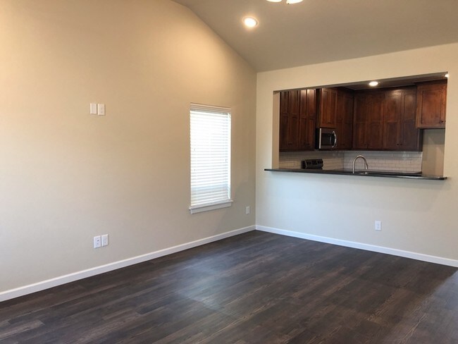 Building Photo - 6521 Bentwood Dr
