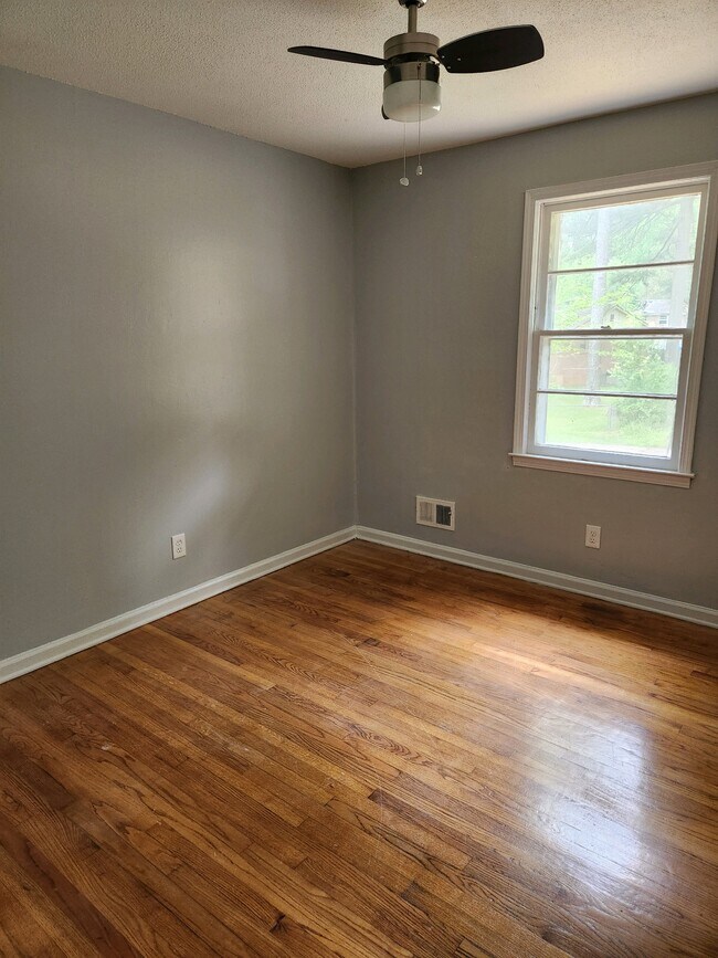 Foto del edificio - 137 Woodvale Cir