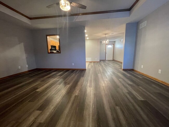 Building Photo - Updated 3 Bedroom, 2 bath duplex in Seaman School Distict