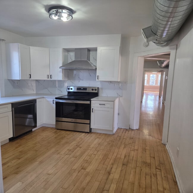 Foto del edificio - 6433 N Hamilton Ave