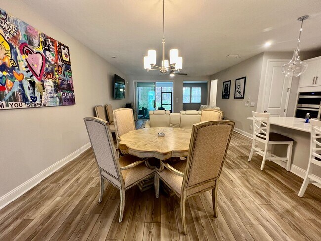 Foto del edificio - Gorgeous townhome in Pablo Cove.