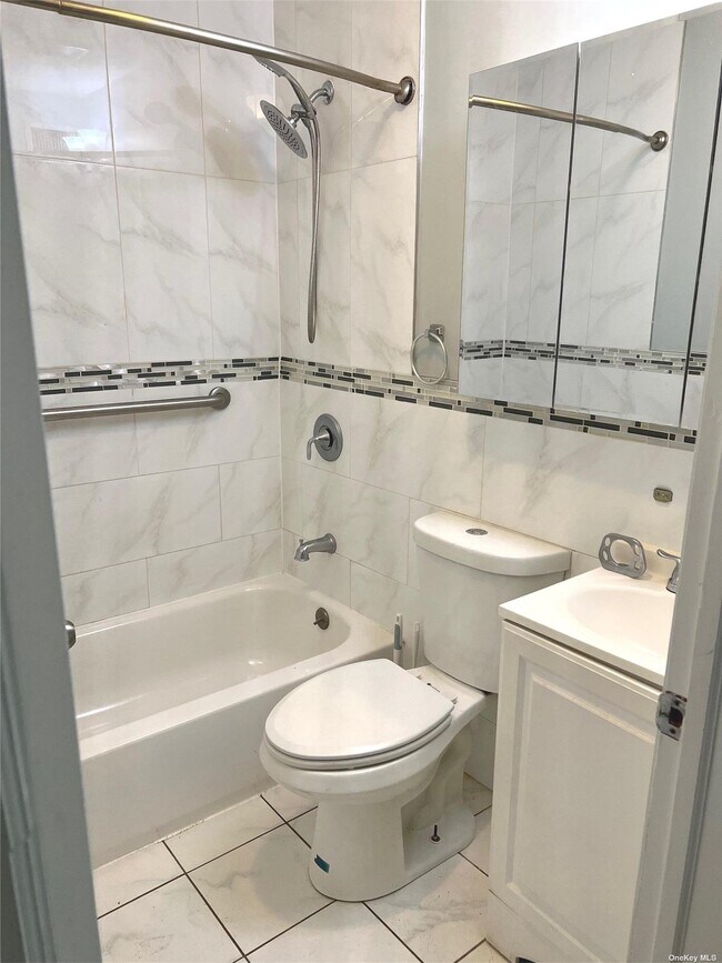 Foto del edificio - 2858 Sampson Ave