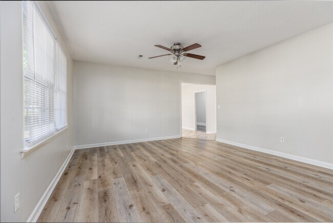 Foto del edificio - 110 Greenwood Cir