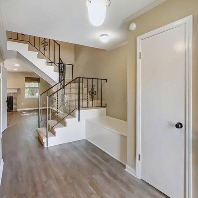 Foto del edificio - Cozy 3 Bed 2 Bath Available Fall 2025!