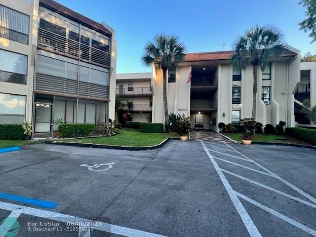 Foto del edificio - 7750 W McNab Rd