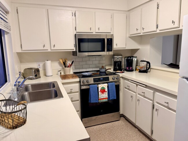 Cocina completa - 48724 Desert Flower Dr