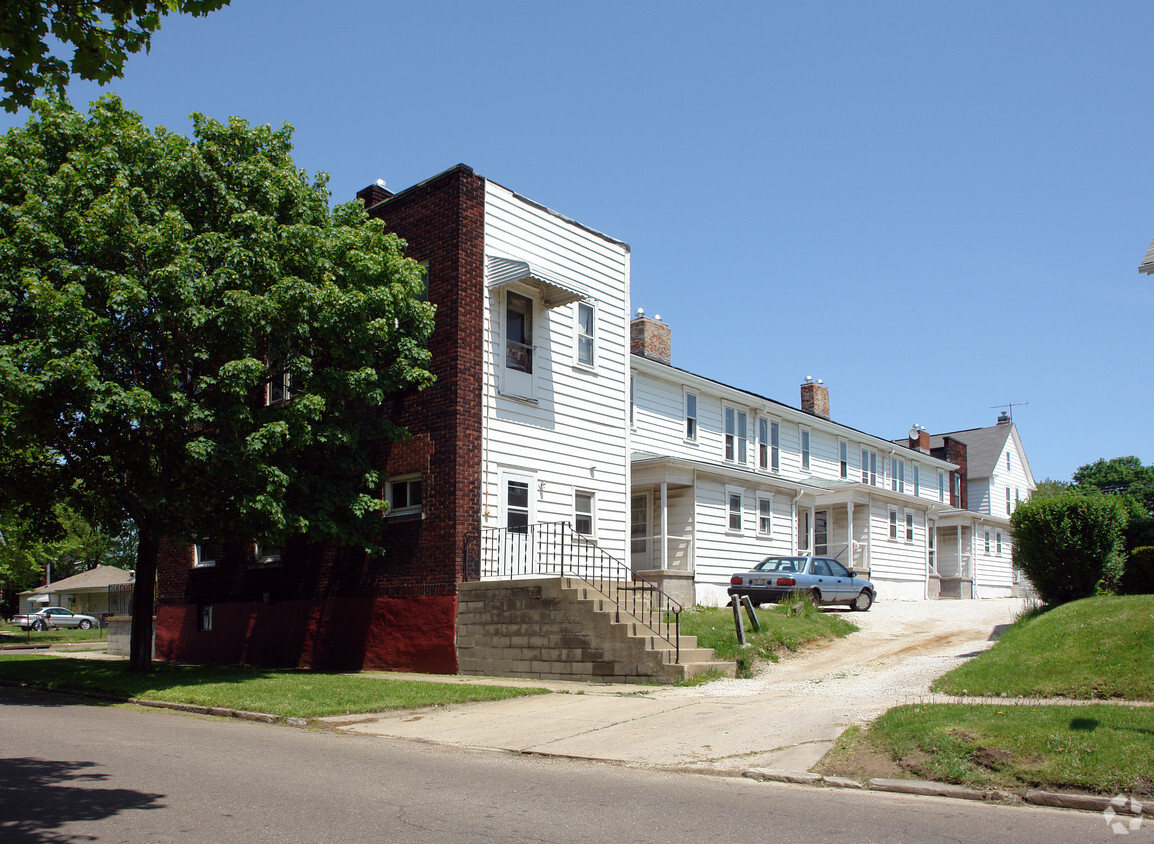 Primary Photo - Emerling Apartments