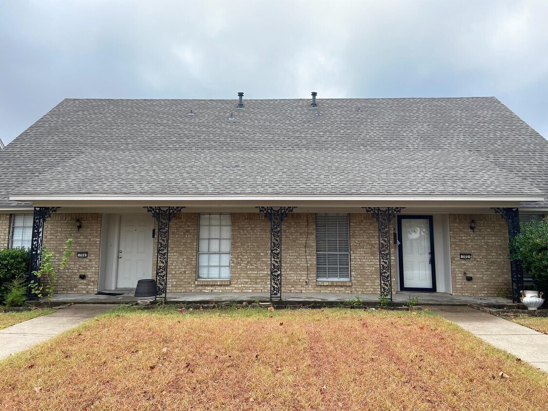 702 Skyline Dr Unit 1, Duncanville, TX 75116 Room for Rent in