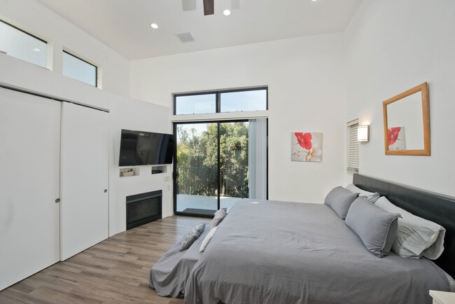 Master Bedroom - 809 Warren Ave